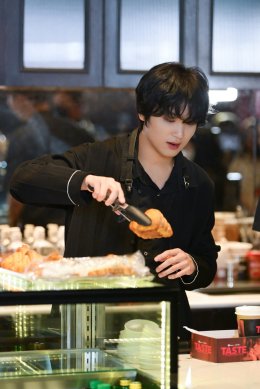 SM True (เอสเอ็ม ทรู) กับ Shopee (ช้อปปี้) เสิร์ฟรสชาติสุดเครซีให้แฟนคลับชาวไทยของ HAECHAN (แฮชาน) พร้อมฉลองโซโล่อัลบั้มแรก 'TASTE' ในงาน "Shopee x HAECHAN 'TASTE' FANSIGN & CAFE EVENT"